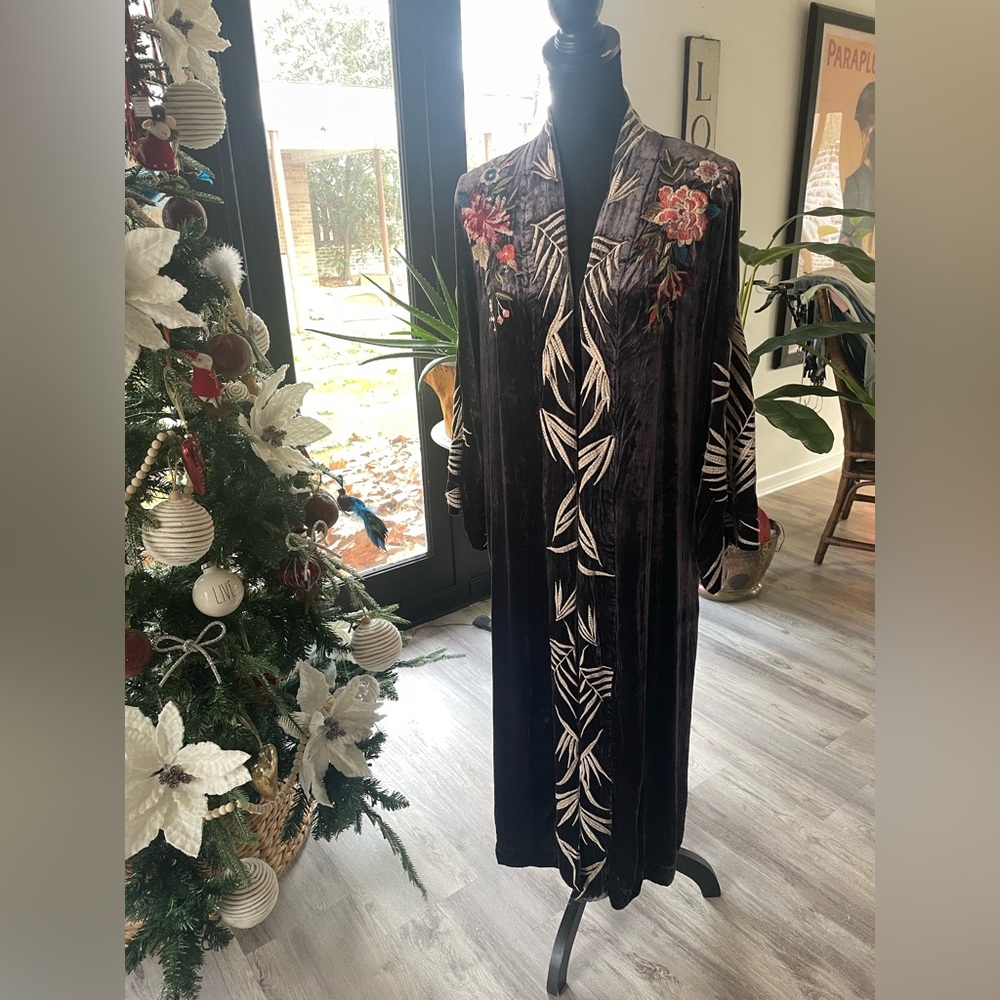 Gorgeous Johnny Was long purple Embroidered Velvet Kimono size S 🥳